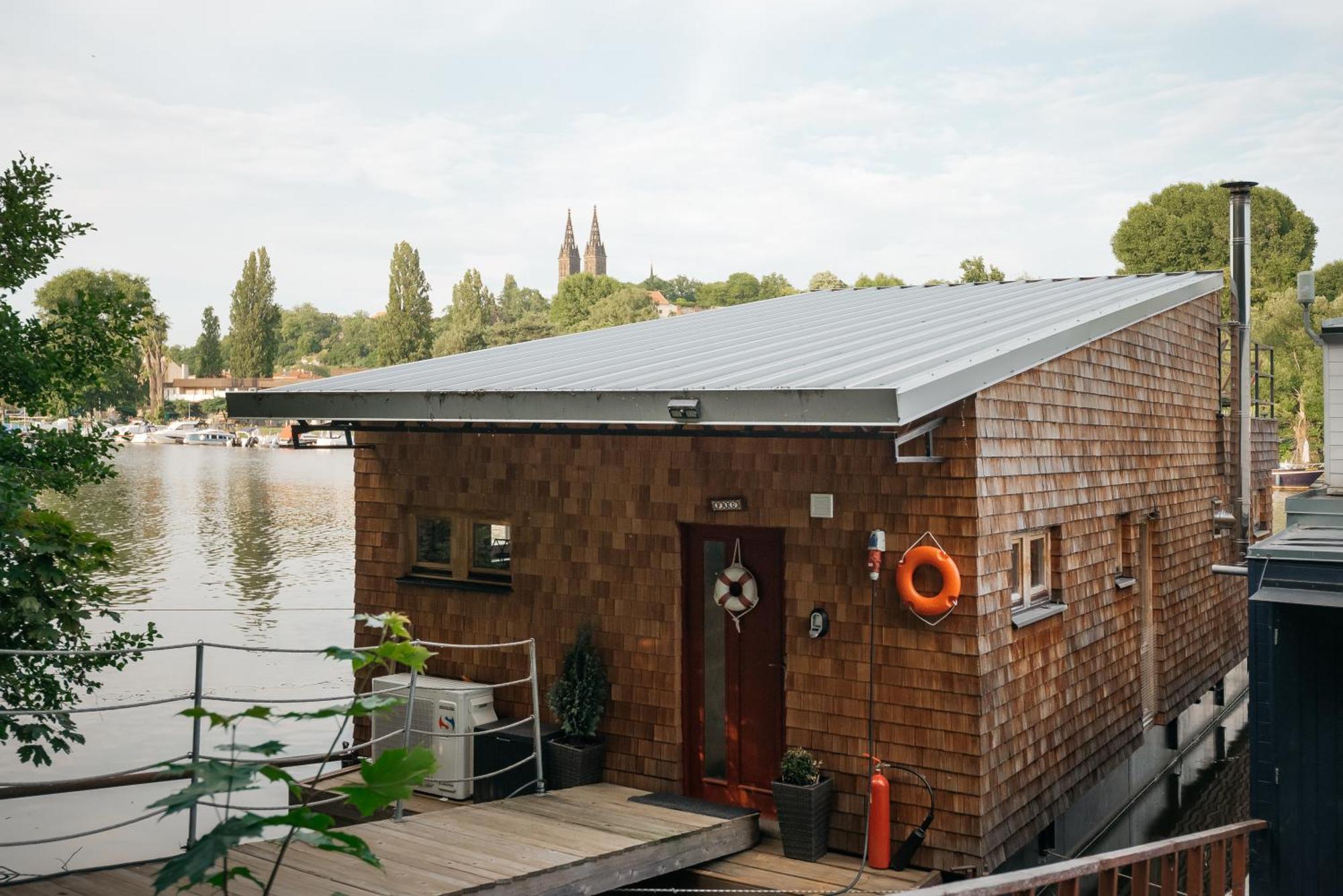 Houseboat Fred Botel Prag